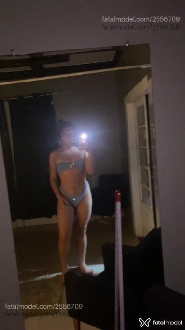 Acompanhante mulher trans com cabelo castanho de olhos castanhos em São Paulo - Elloah Colin