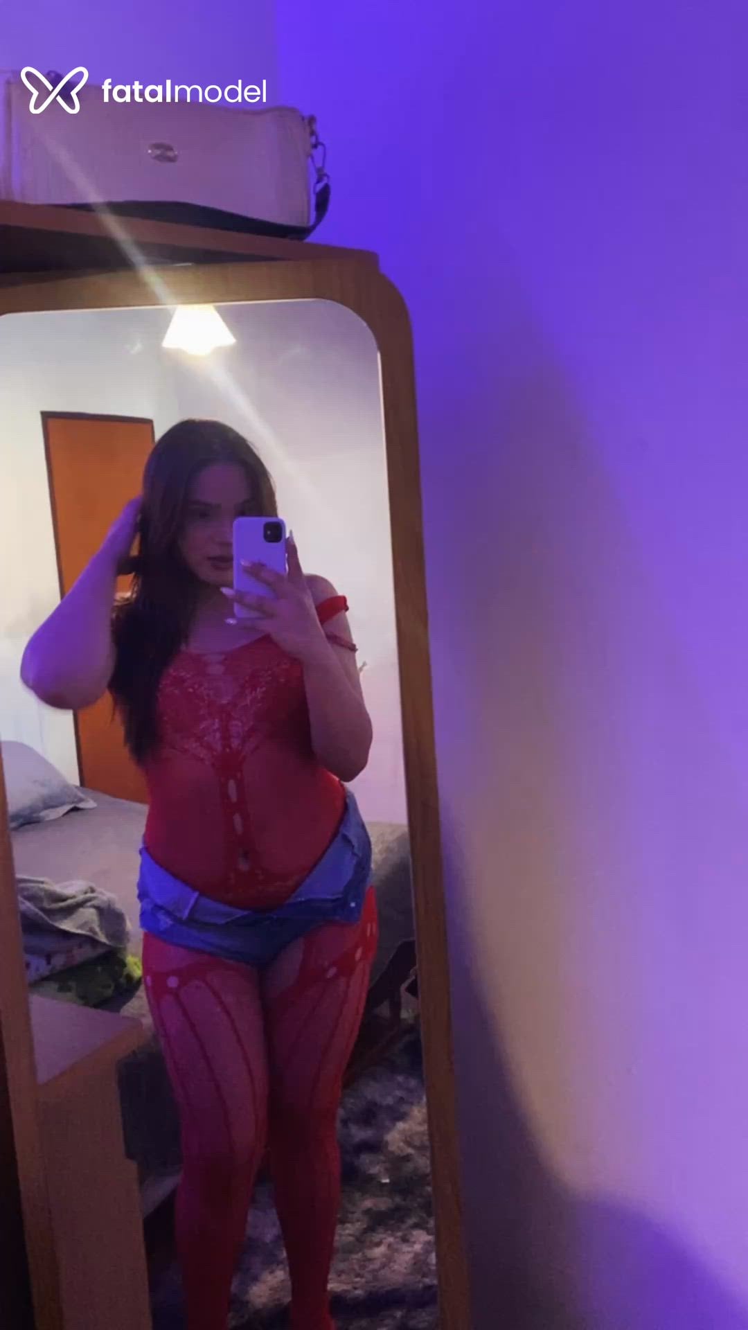Acompanhante mulher trans com cabelo castanho de olhos castanhos - Elloah Colin Acompanhante mulher trans com cabelo castanho de olhos castanhos - Elloah Colin