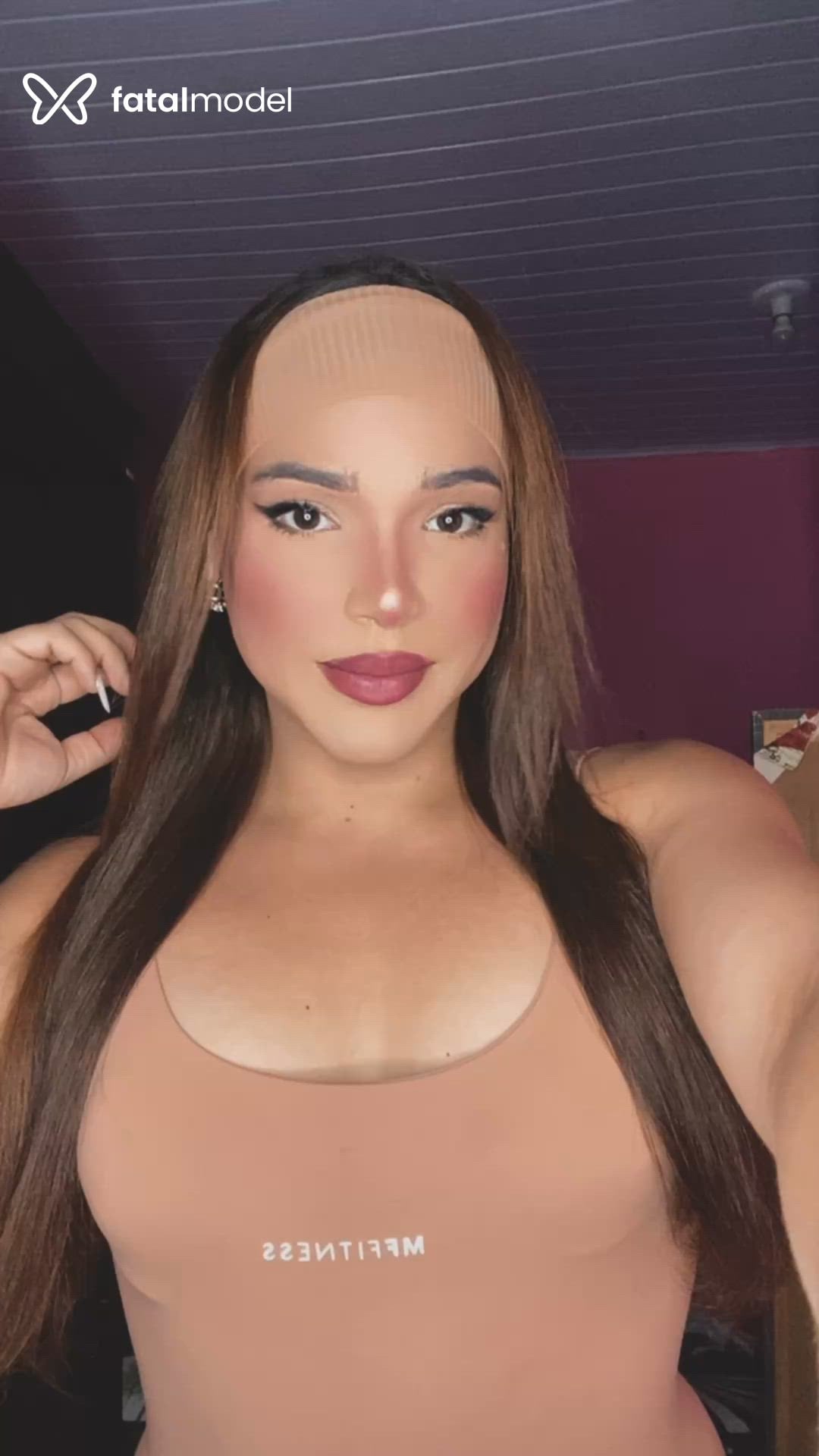 Acompanhante mulher trans com cabelo castanho de olhos castanhos - Elloah Colin Acompanhante mulher trans com cabelo castanho de olhos castanhos - Elloah Colin