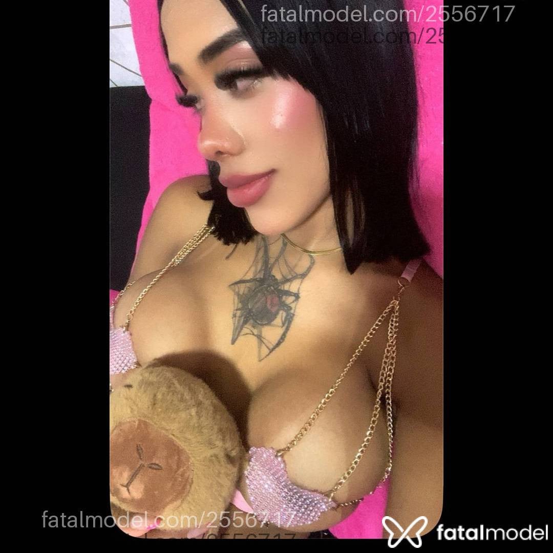 Acompanhante mulher trans morena (o) de olhos pretos - Sofilin