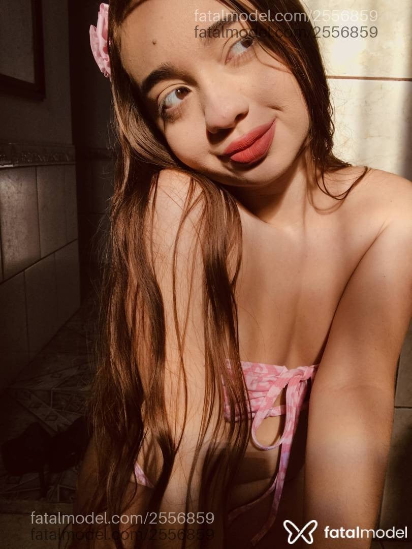 Acompanhante mulher com cabelo castanho de olhos castanhos - Sophie Albuquerque