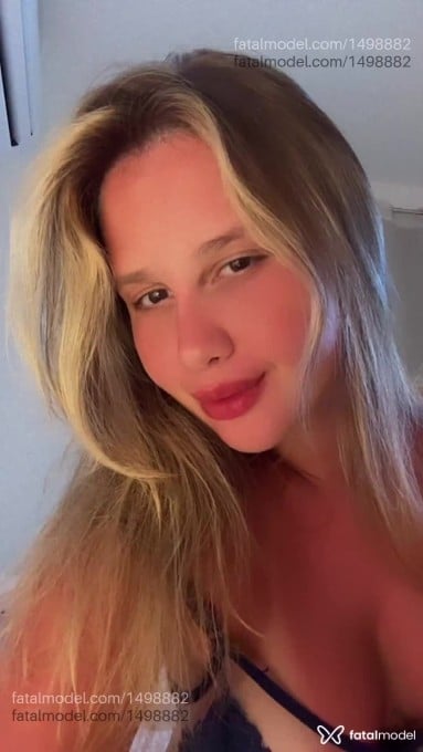 Acompanhante mulher loira (o) de olhos castanhos - gabrielafurtad