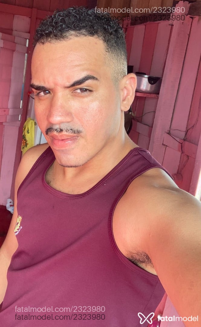 Acompanhante homem com cabelo castanho de olhos castanhos em Manaus - Morenoo