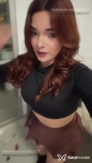Acompanhante mulher ruiva (o) de olhos castanhos em Virtual - Anna Letícia