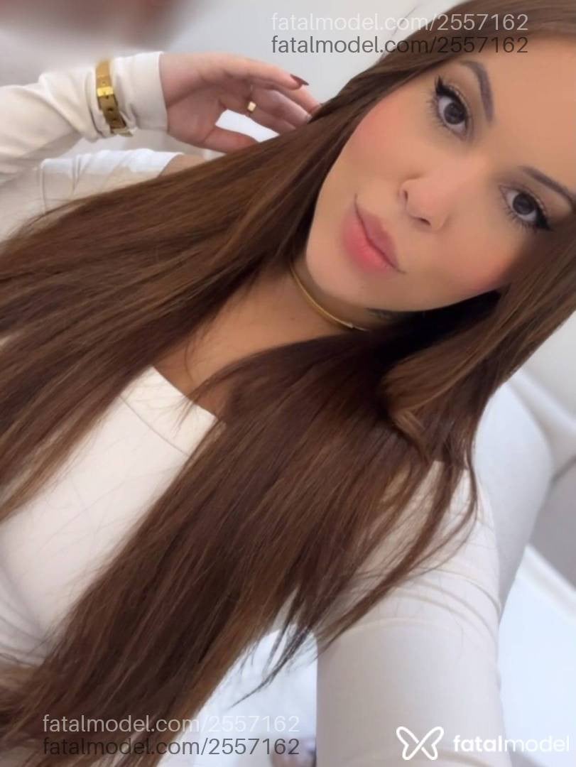 Acompanhante mulher com cabelo castanho de olhos castanhos - Mia Valentin