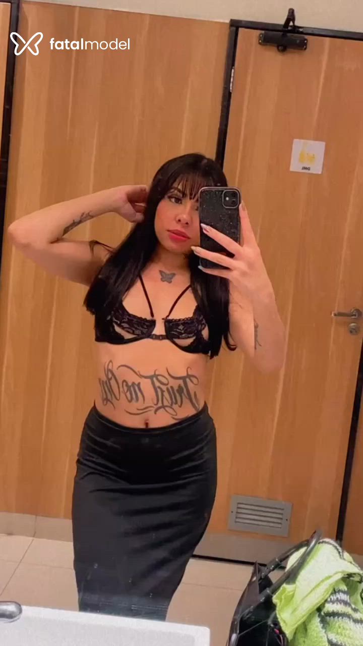Acompanhante mulher morena (o) de olhos pretos - Luísa