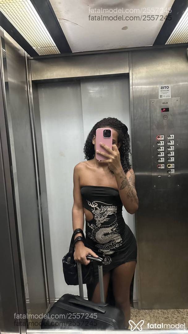 Acompanhante mulher trans morena (o) de olhos pretos em Rio de Janeiro - Scarllett