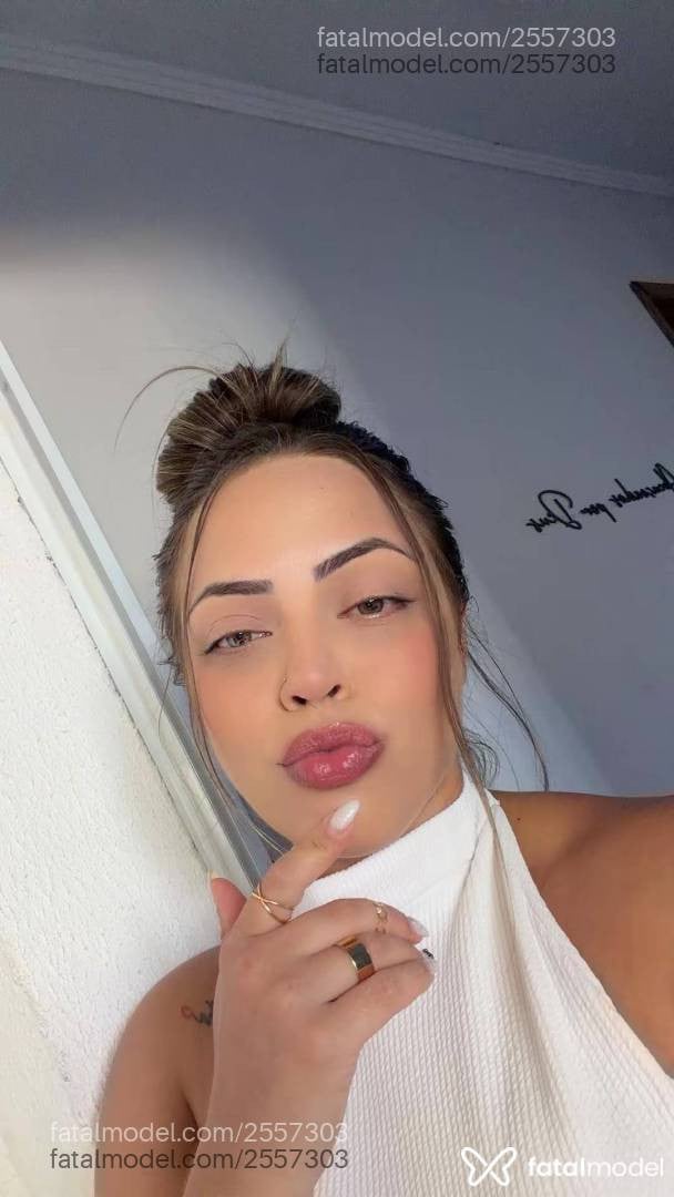 Acompanhante mulher loira (o) de olhos verdes - Babi Muniz