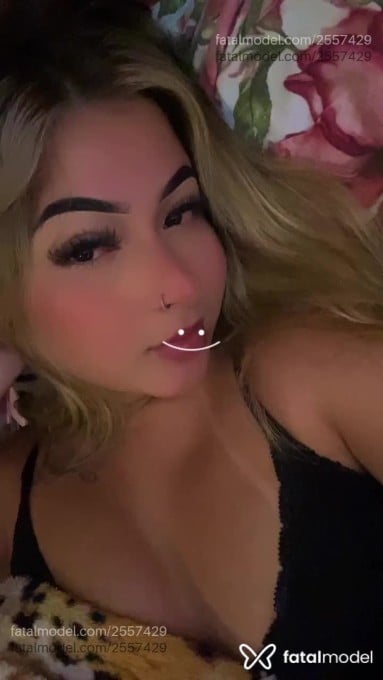 Acompanhante mulher loira (o) de olhos castanhos em Petrópolis - Cristal