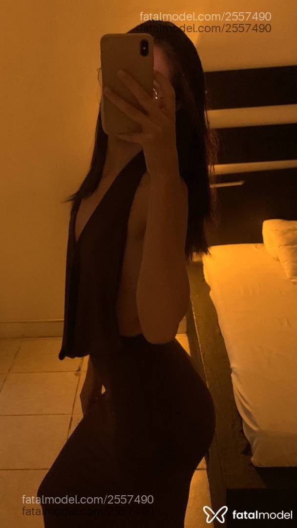 Acompanhante mulher com cabelo castanho de olhos verdes - Izabella