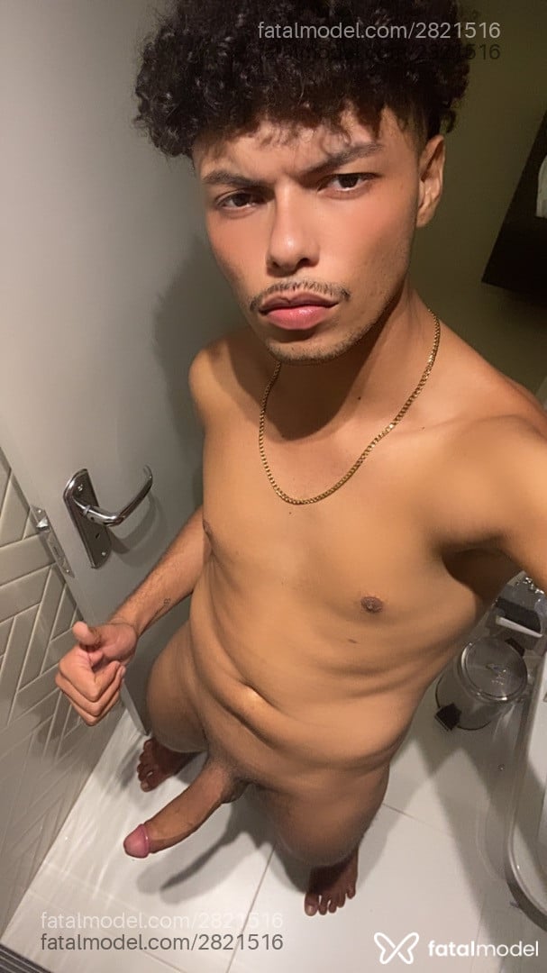 Acompanhante homem com cabelo castanho de olhos pretos - Renan silva Rocha Acompanhante homem com cabelo castanho de olhos pretos - Renan silva Rocha