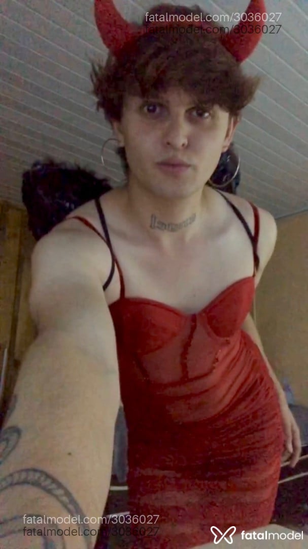 Acompanhante mulher trans loira (o) de olhos castanhos em Araucária Acompanhante mulher trans loira (o) de olhos castanhos em Araucária - Submissarosinha