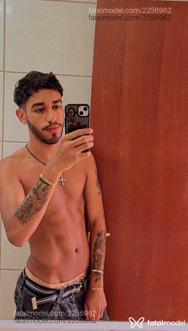 Acompanhante homem com cabelo castanho de olhos pretos em Florianópolis - sulistinha