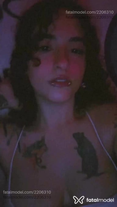 Acompanhante mulher com cabelo castanho de olhos pretos em Contagem - Aurora