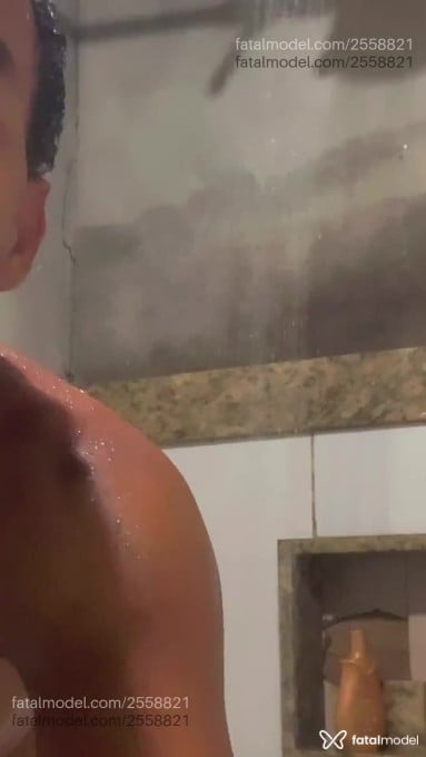 Acompanhante homem morena (o) de olhos castanhos em São João da Barra - Heverton
