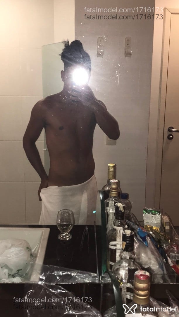 Acompanhante homem com cabelo castanho de olhos castanhos em Salvador - LuanDotado