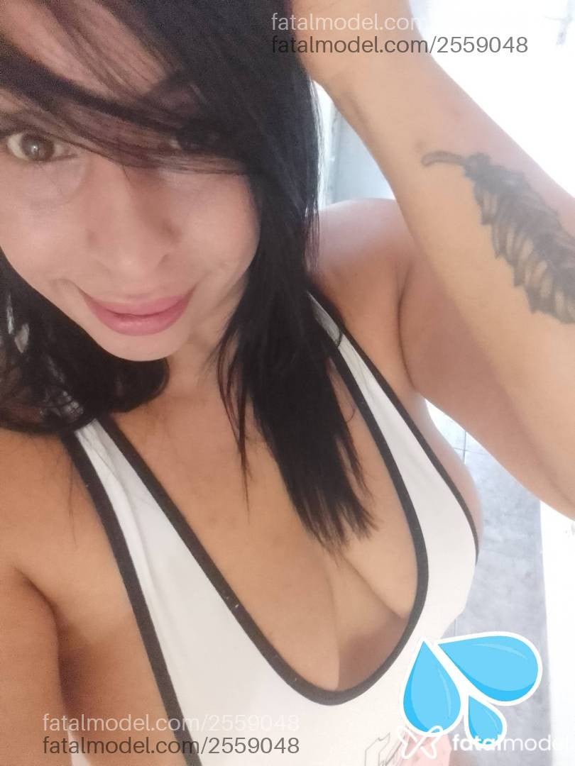 Acompanhante mulher com cabelo castanho de olhos castanhos - Bárbara