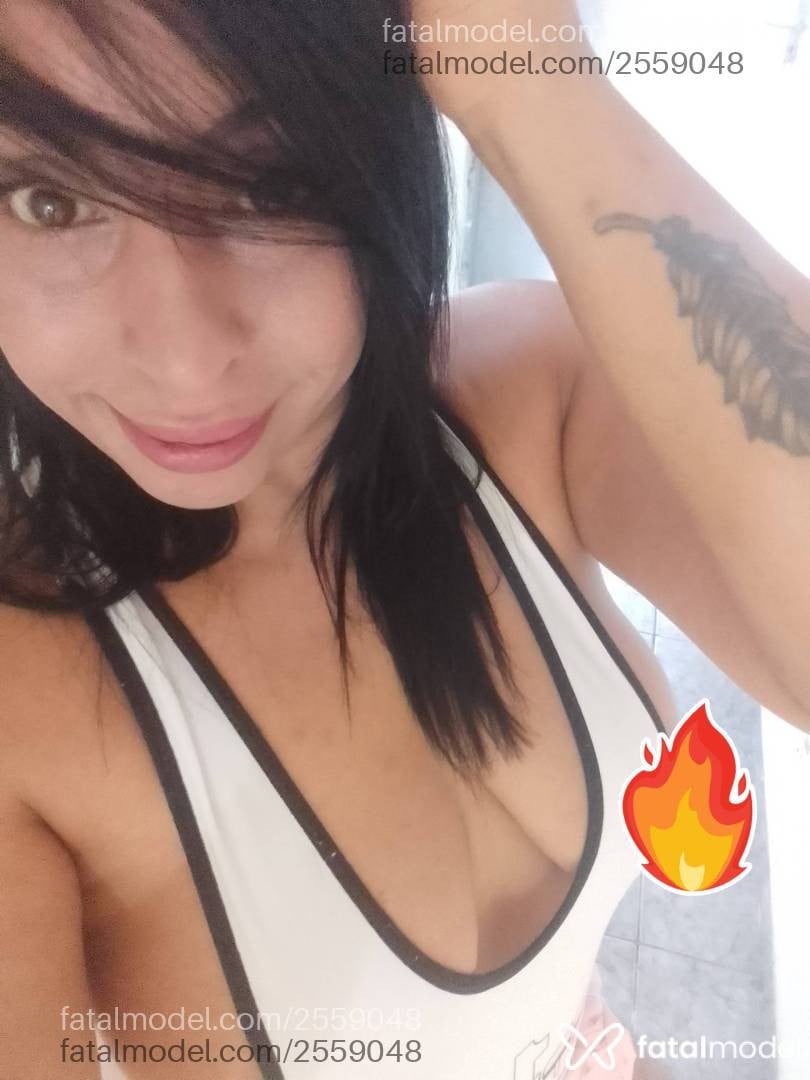 Acompanhante mulher com cabelo castanho de olhos castanhos - Bárbara