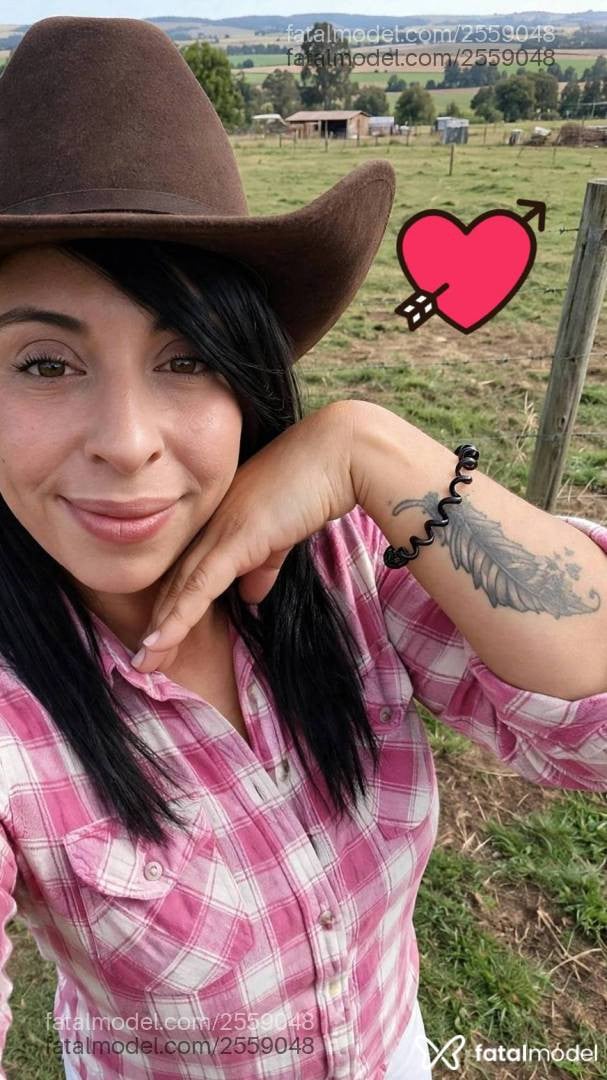 Acompanhante mulher com cabelo castanho de olhos castanhos - Bárbara