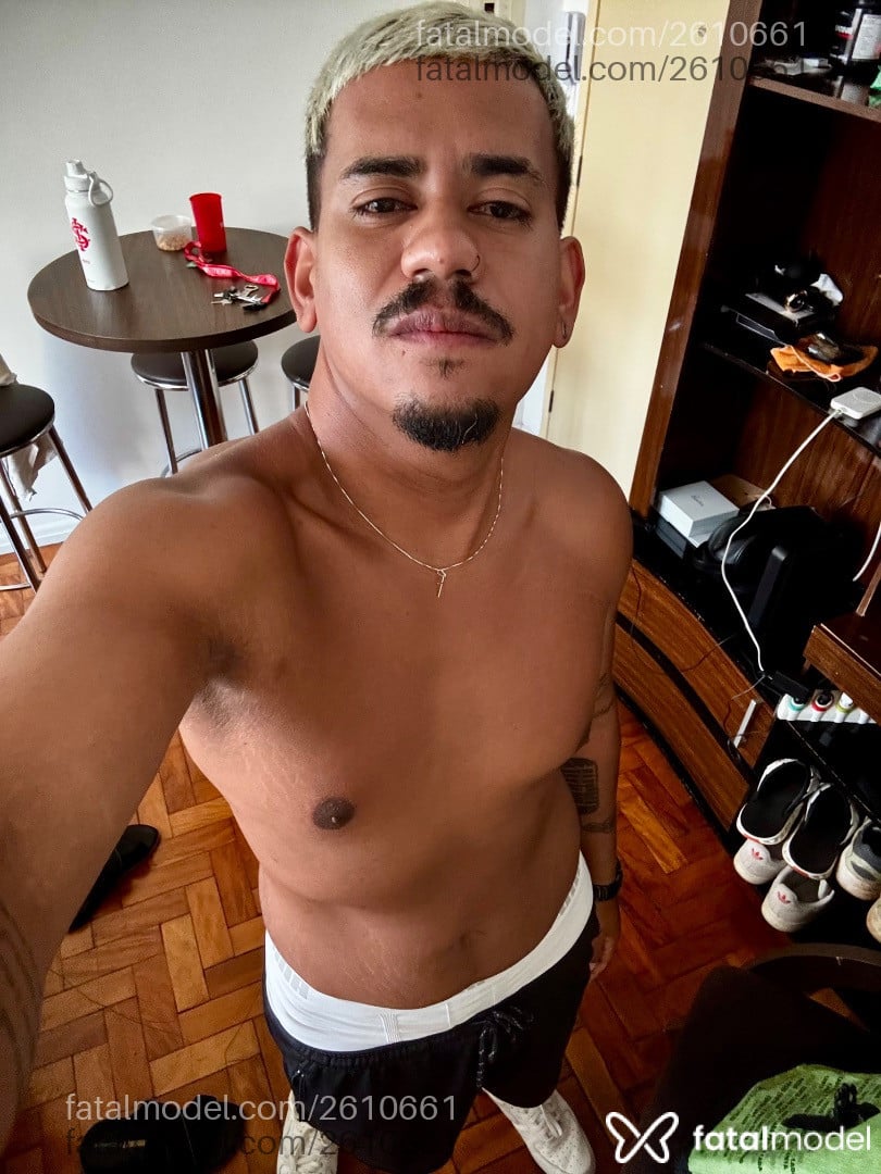 Acompanhante homem morena (o) de olhos pretos em Porto Alegre - Carvalho