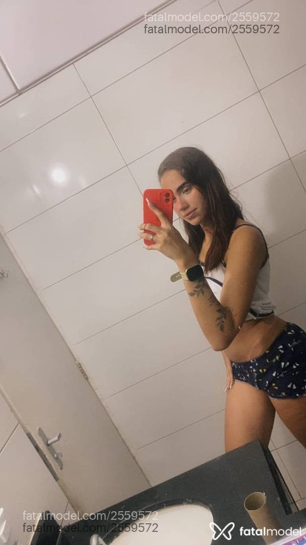 Acompanhante mulher loira (o) de olhos verdes - Brenda Buarque