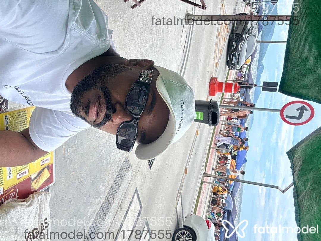 Acompanhante homem morena (o) de olhos castanhos em Itapema - Leandro Rafael
