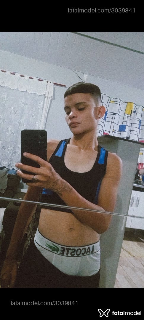 Acompanhante homem trans com cabelo castanho de olhos castanhos em Pindamonhangaba - Lyan Gomes