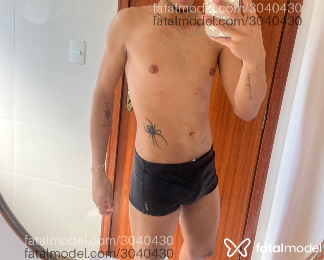 Acompanhante homem morena (o) de olhos castanhos em São José - Apolo