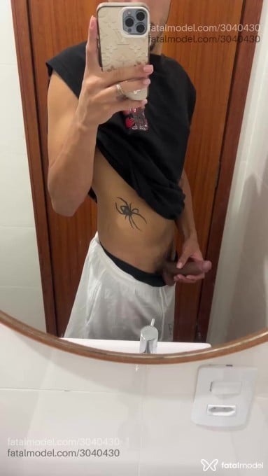 Acompanhante homem morena (o) de olhos castanhos em São José - Apolo