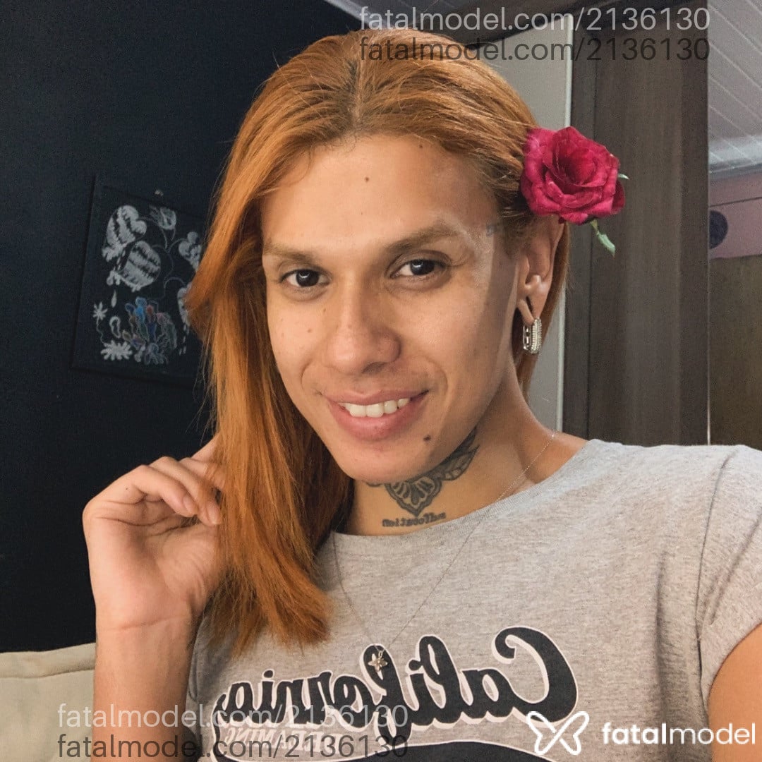 Acompanhante mulher trans ruiva (o) de olhos castanhos em Alegrete Acompanhante mulher trans ruiva (o) de olhos castanhos em Alegrete - Lola