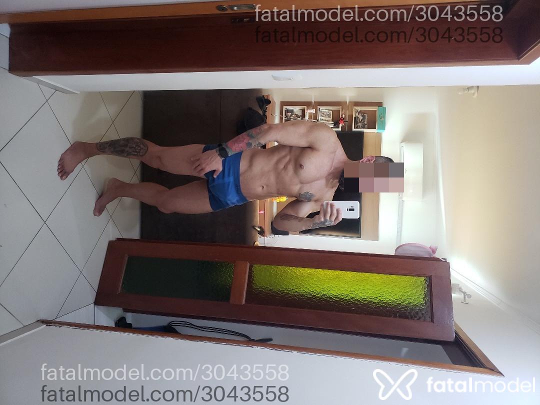 Acompanhante homem com cabelo castanho de olhos verdes em Porto Alegre - Dale Cerbasi