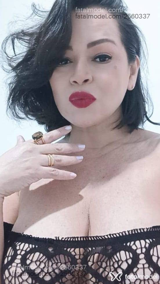 Acompanhante mulher com cabelo castanho de olhos castanhos - Mônika Kim