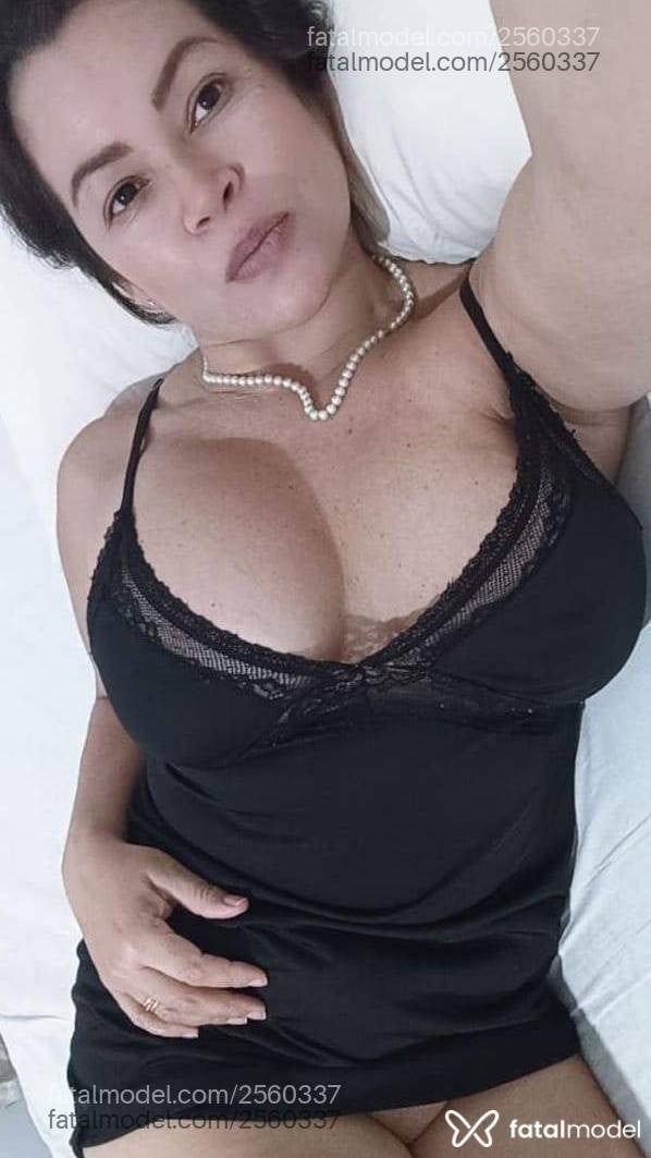 Acompanhante mulher com cabelo castanho de olhos castanhos - Mônika Kim