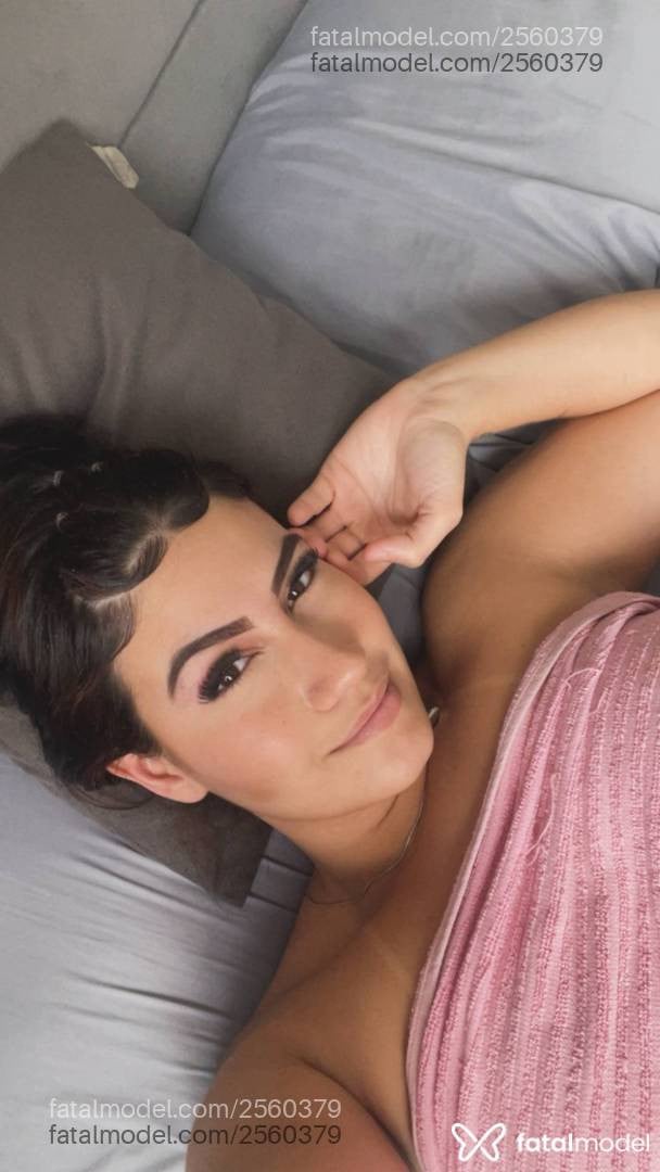 Acompanhante mulher morena (o) de olhos pretos - Kelly