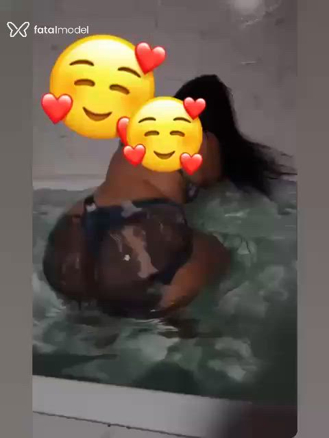 Acompanhante mulher morena (o) de olhos castanhos - Kalily Bolzani