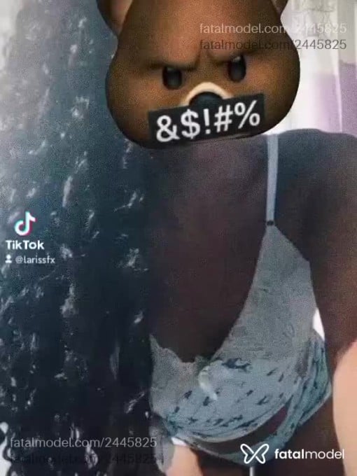 Acompanhante homem trans com cabelo castanho de olhos pretos em Itaguaí - Larissa Fx