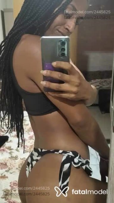 Acompanhante homem trans com cabelo castanho de olhos pretos em Itaguaí - Larissa Fx