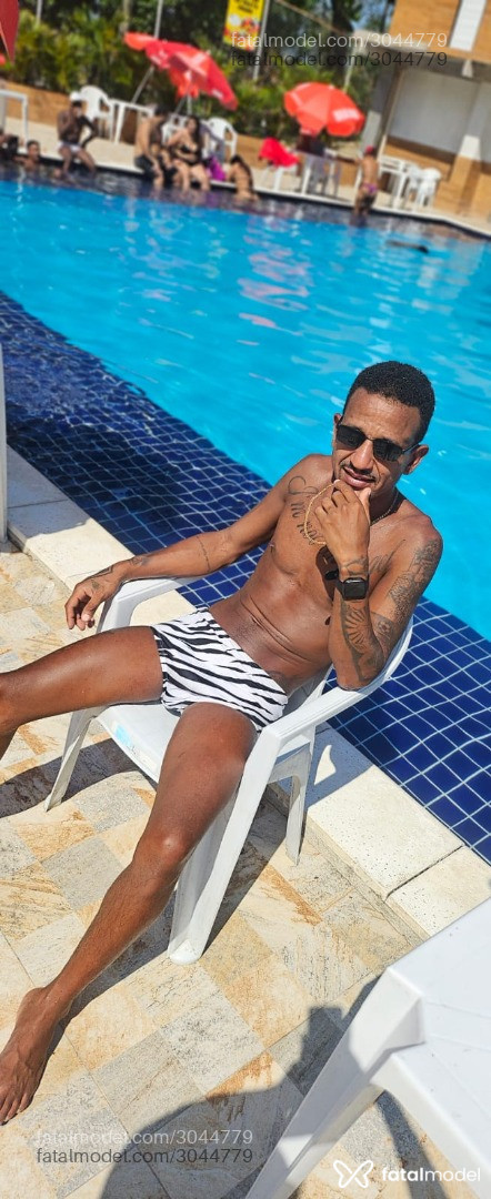 Acompanhante não-binário com cabelo castanho de olhos pretos em Rio de Janeiro - Britadeira