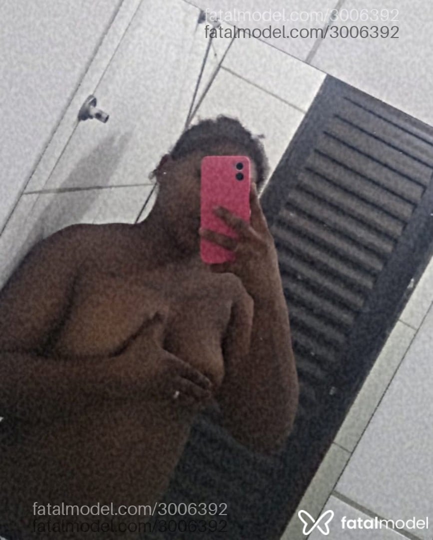 Acompanhante mulher morena (o) de olhos pretos em Aparecida de Goiânia - Morena