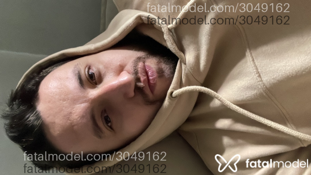 Acompanhante homem com cabelo castanho de olhos castanhos em Virtual Acompanhante homem com cabelo castanho de olhos castanhos em Virtual - Guilherme Ferreira