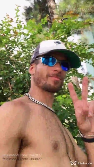 Acompanhante homem com cabelo castanho de olhos castanhos em Americana - França