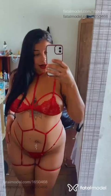 Acompanhante mulher morena (o) de olhos pretos - Mia Acompanhante mulher morena (o) de olhos pretos - Mia
