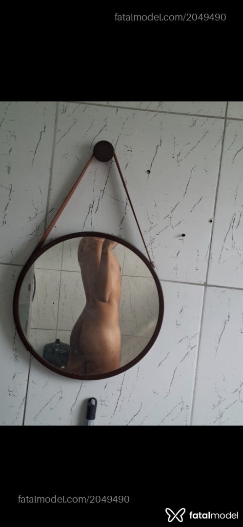 Acompanhante homem com cabelo castanho de olhos castanhos - Edi