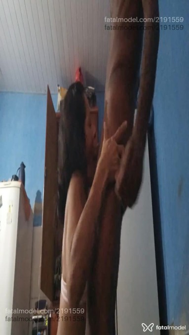 Acompanhante homem com cabelo castanho de olhos castanhos - Zarão Acompanhante homem com cabelo castanho de olhos castanhos - Zarão