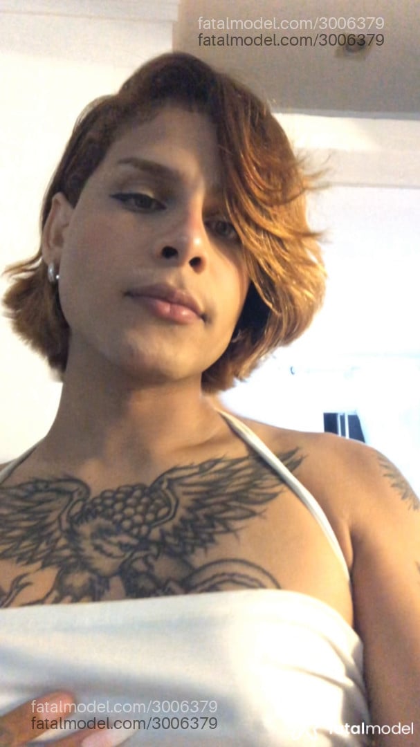 Acompanhante mulher trans loira (o) de olhos verdes - Luana