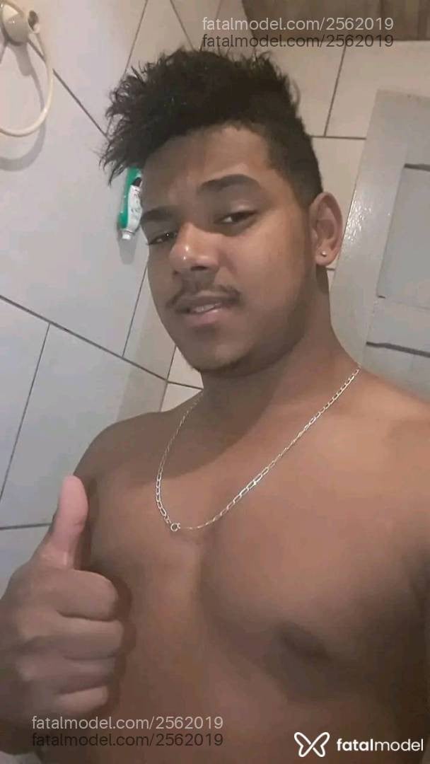 Acompanhante homem morena (o) de olhos mel - Bombomzinho
