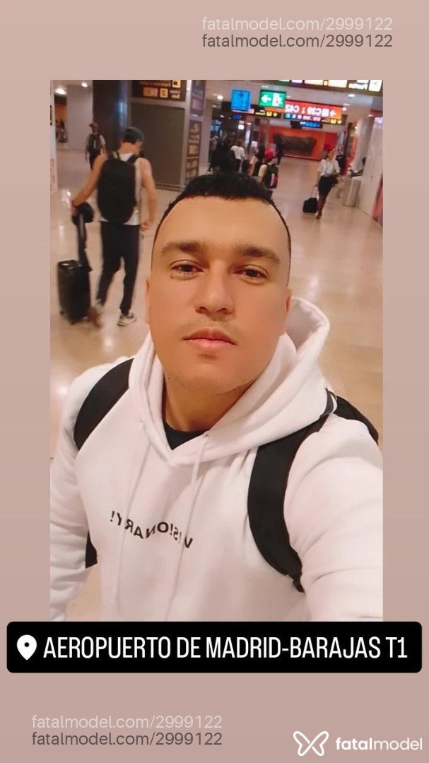 Acompanhante homem com cabelo castanho de olhos castanhos em Rio de Janeiro Acompanhante homem com cabelo castanho de olhos castanhos em Rio de Janeiro - Spider