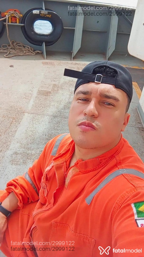 Acompanhante homem com cabelo castanho de olhos castanhos em Rio de Janeiro Acompanhante homem com cabelo castanho de olhos castanhos em Rio de Janeiro - Spider