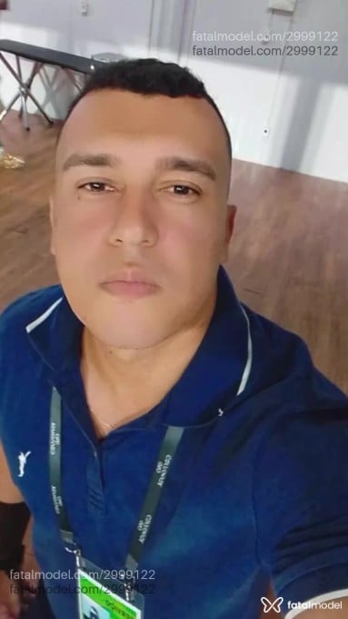 Acompanhante homem com cabelo castanho de olhos castanhos em Rio de Janeiro Acompanhante homem com cabelo castanho de olhos castanhos em Rio de Janeiro - Spider