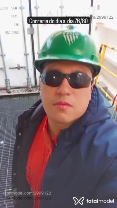 Acompanhante homem com cabelo castanho de olhos castanhos em Rio de Janeiro Acompanhante homem com cabelo castanho de olhos castanhos em Rio de Janeiro - Spider